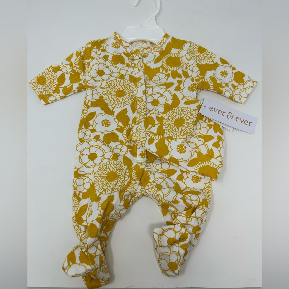 NWT Ever & ever Preemie Baby Long Sleeve Button Footie with Hat